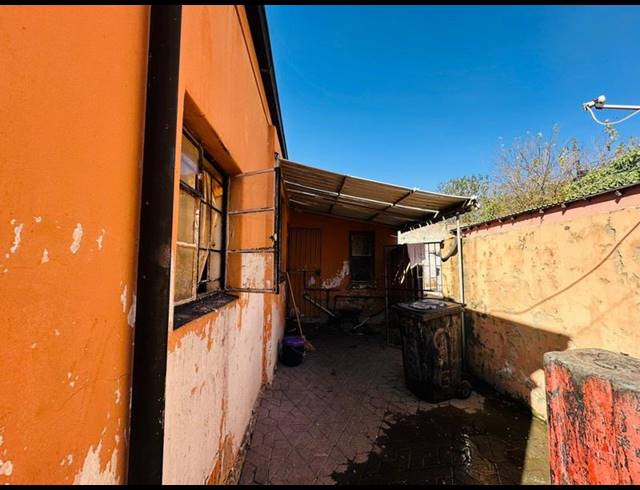 10 BEDROOM HOUSE FOR SALE IN TURFFONTEIN